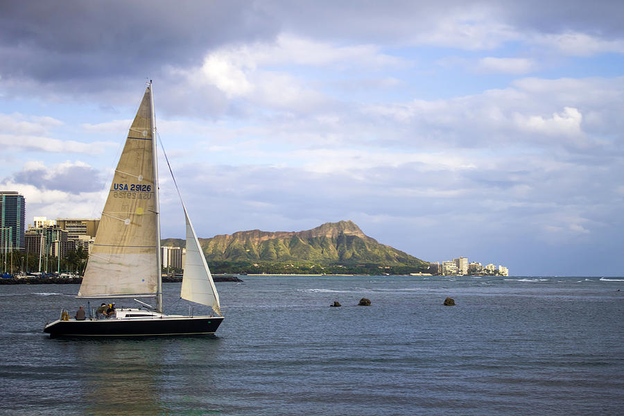 Sailing off Waikiki Photograph by Saya Studios