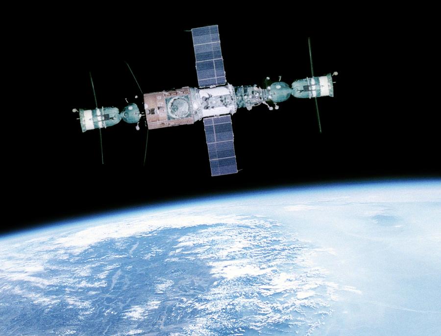 first space station salyut