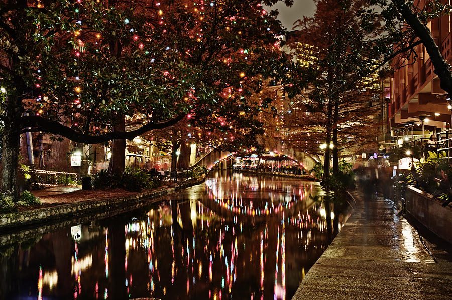 San Antonio Riverwalk Decorated With Shiny Lights At Night Refle ...