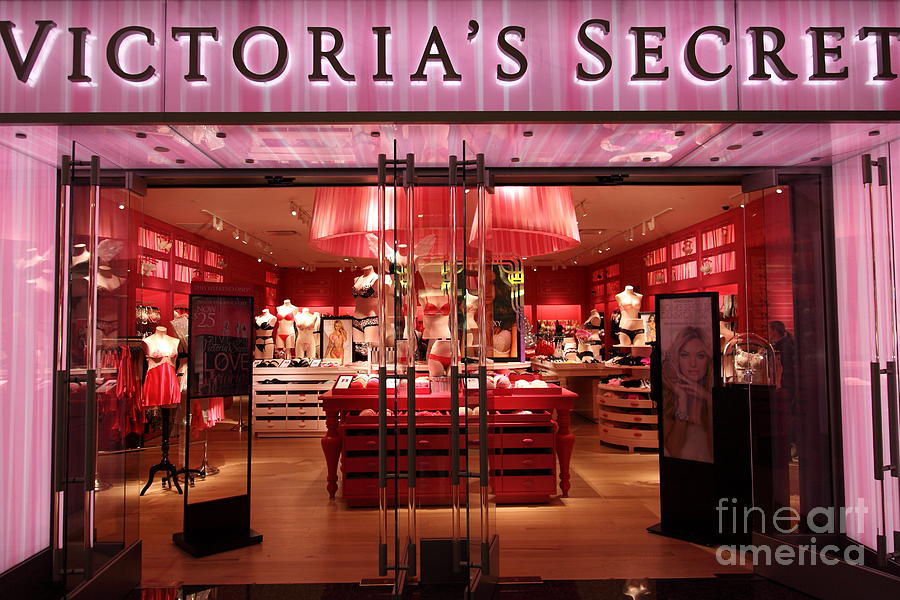 The Mall at Bay Plaza ::: Victoria's Secret & Pink