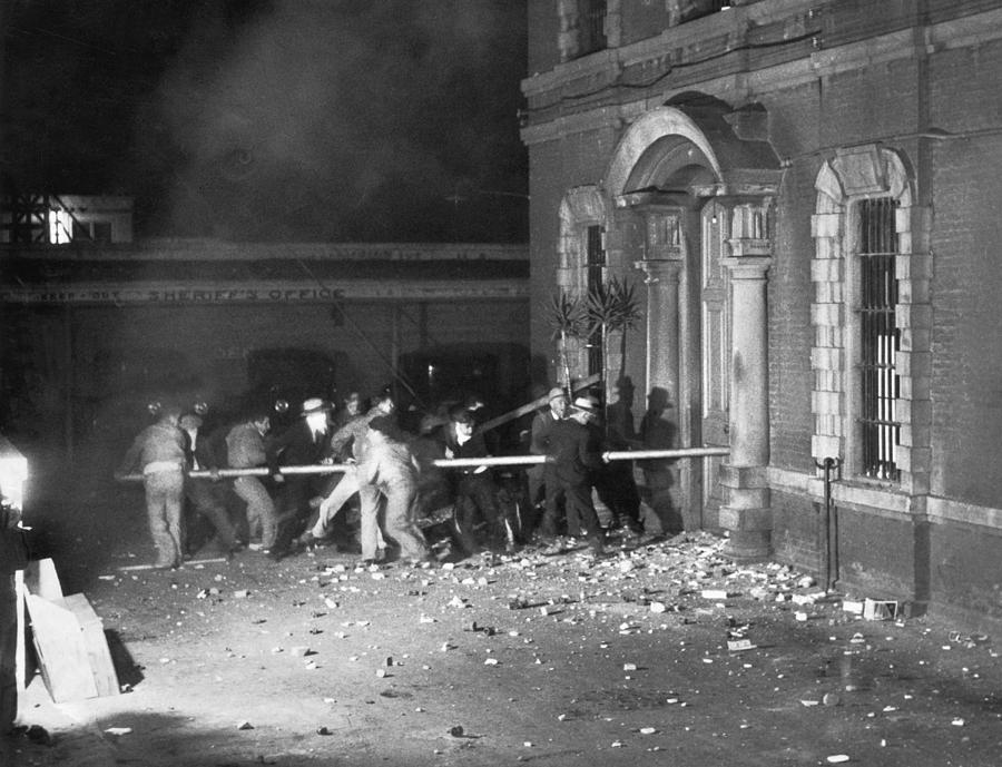 San Jose Lynch Mob Photograph by Underwood Archives