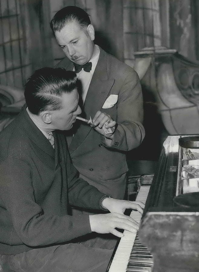 Sandy Starts On His Piano Playing Marathon Photograph by Retro Images ...