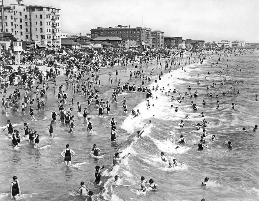 Santa Monica Beach In December Photograph by Underwood Archives