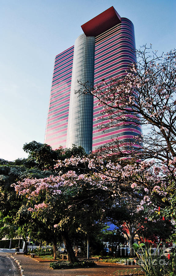 Sao Paulo - Modern building - Tomie Ohtake Institute Photograph by Carlos Alkmin