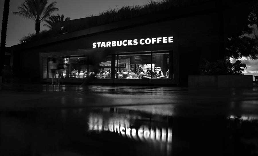 Starbucks In The Rain Photograph