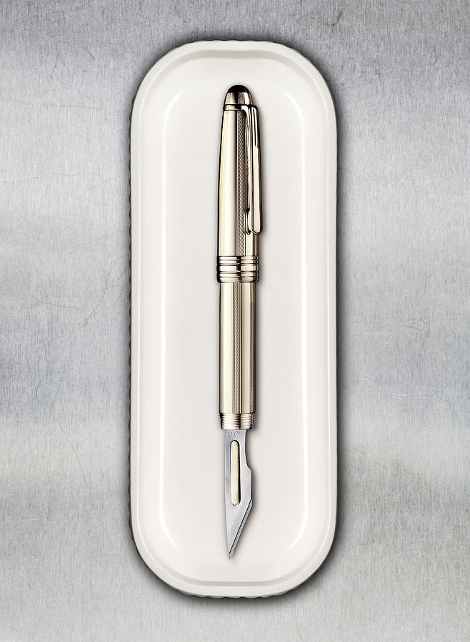 Scalpel Pen in a tray Photograph by Jonathan Kitchen