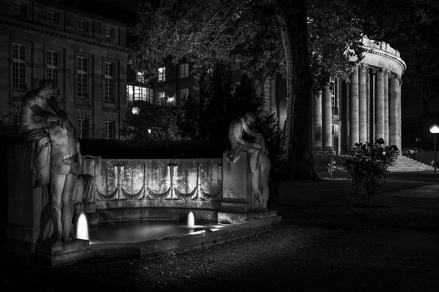 Fountain Photograph - Schicksalsbrunnen am Opernhaus Stuttgart - Opera House Stuttgart by Colin Utz