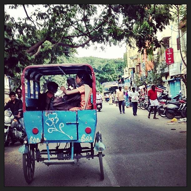 school Bus Cycle Rickshaw (non Photograph by Srini Swaminathan