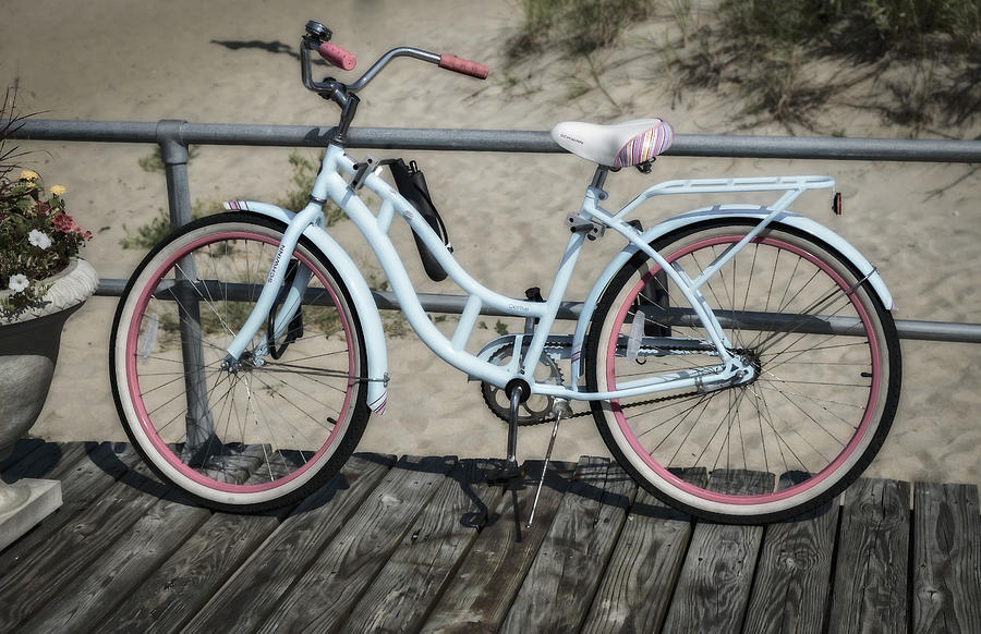 Bicycle Photograph - Schwinn Beach Cruiser by Susan Candelario