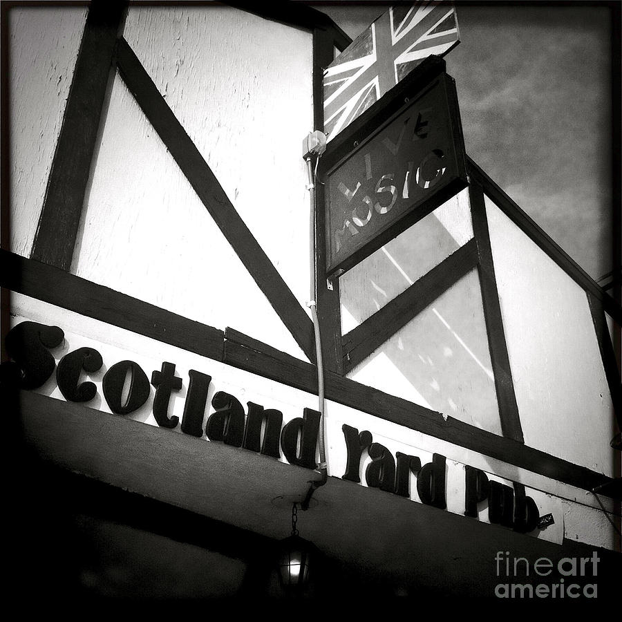 Scotland Yard Pub Photograph by Nina Prommer
