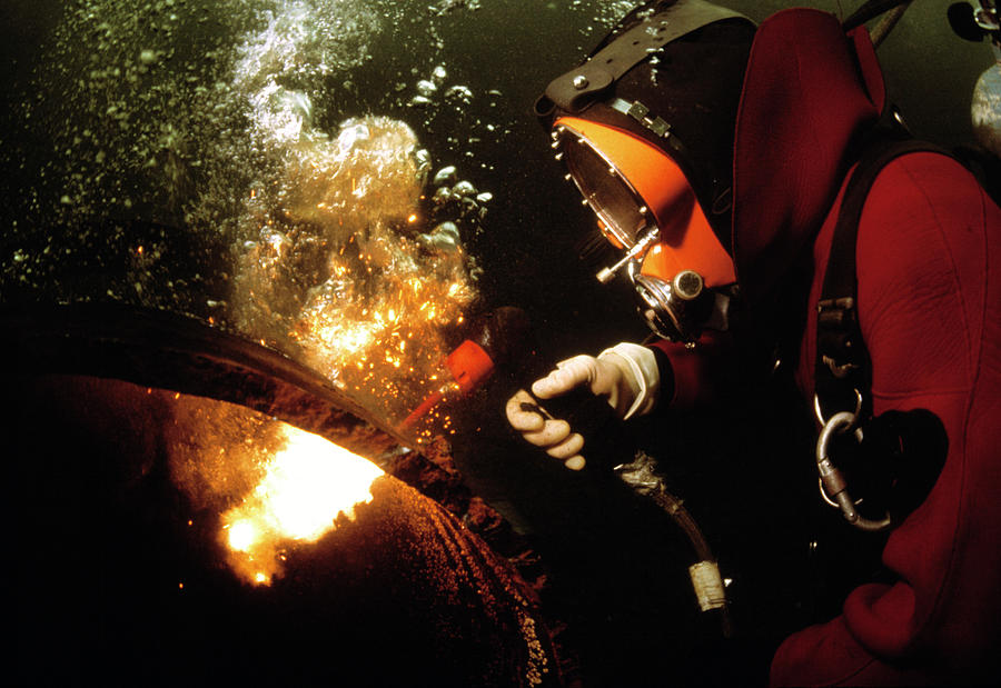 Scuba Diver Welding Photograph by Peter Scoones/science Photo Library