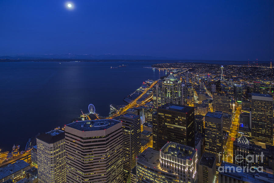 Seattle Photograph - Seattle Moonset Glow by Mike Reid