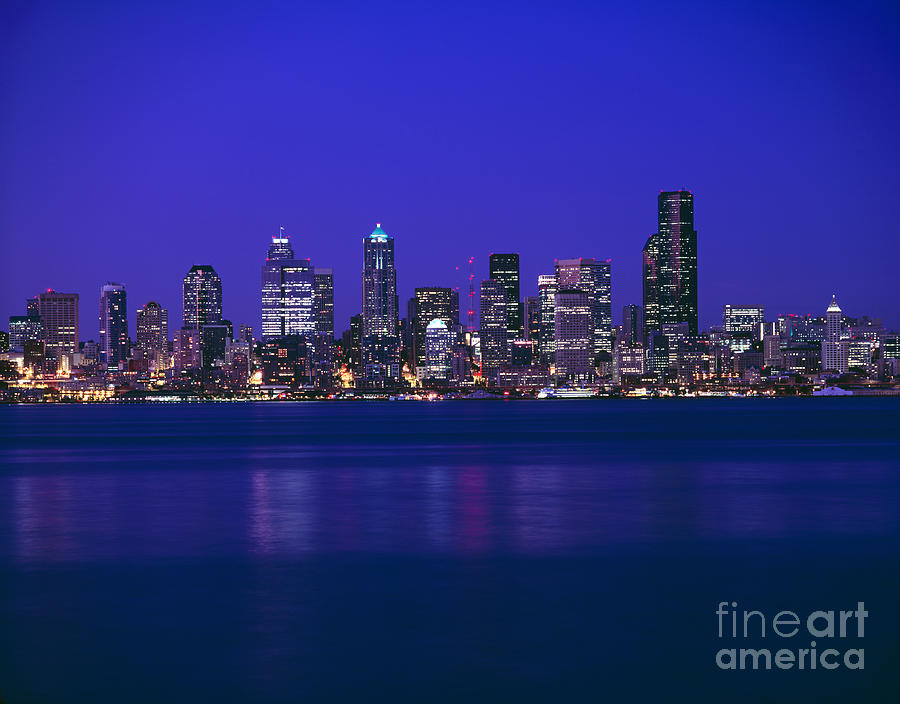 Seattle Skyline At Dusk Photograph by Rafael Macia