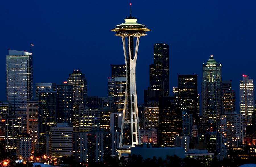 Seattle skyline at night Photograph by Jetson Nguyen