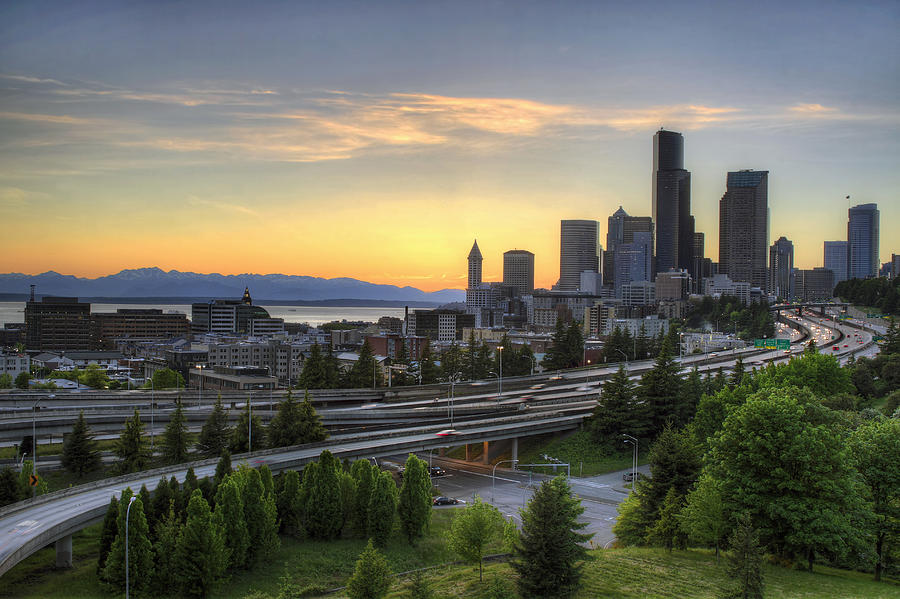 Seattle Skyline at Sunset Photograph by David Gn