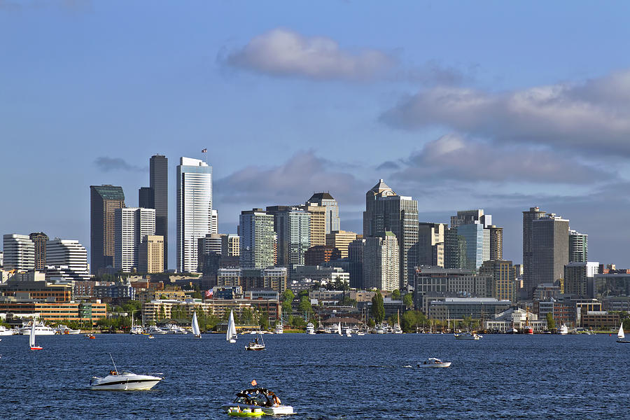 Seattle Skyline on Lake Union Photograph by David Gn