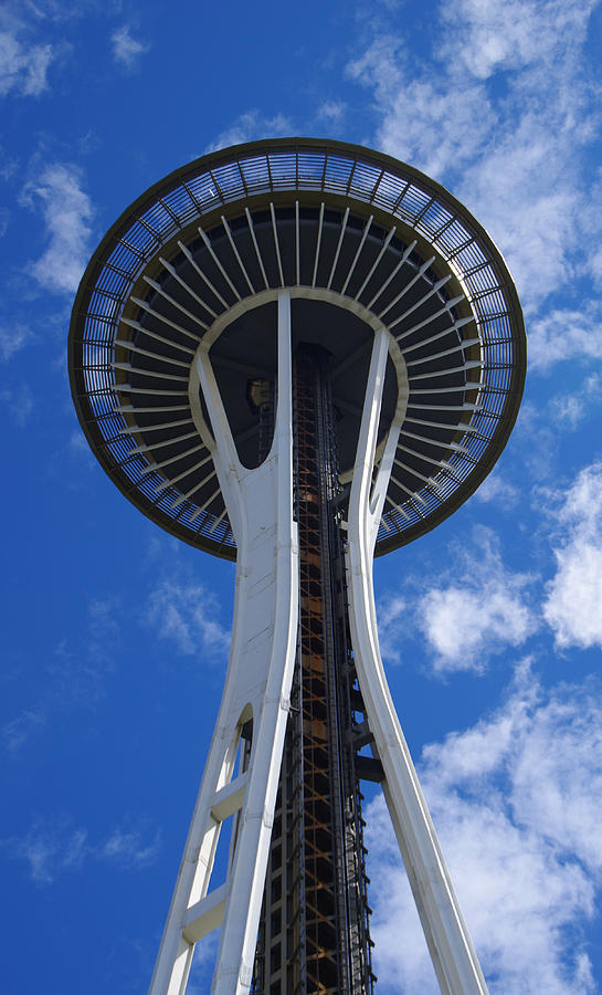 Seattles Space Needle Photograph by Marilyn Wilson