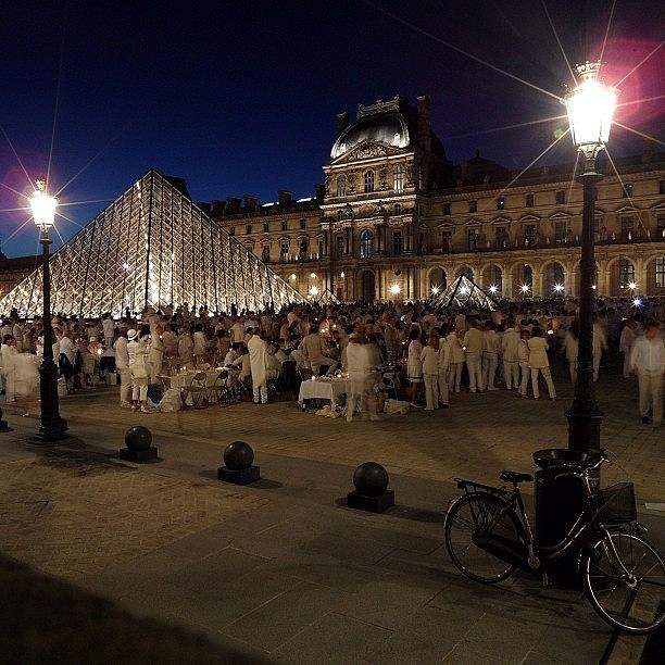 Secret Dinner Event Near The Louvre Photograph by Michael Gitsis