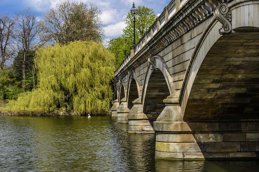 Serpentine Bridge Hyde Park Photograph by A Souppes | Fine Art America