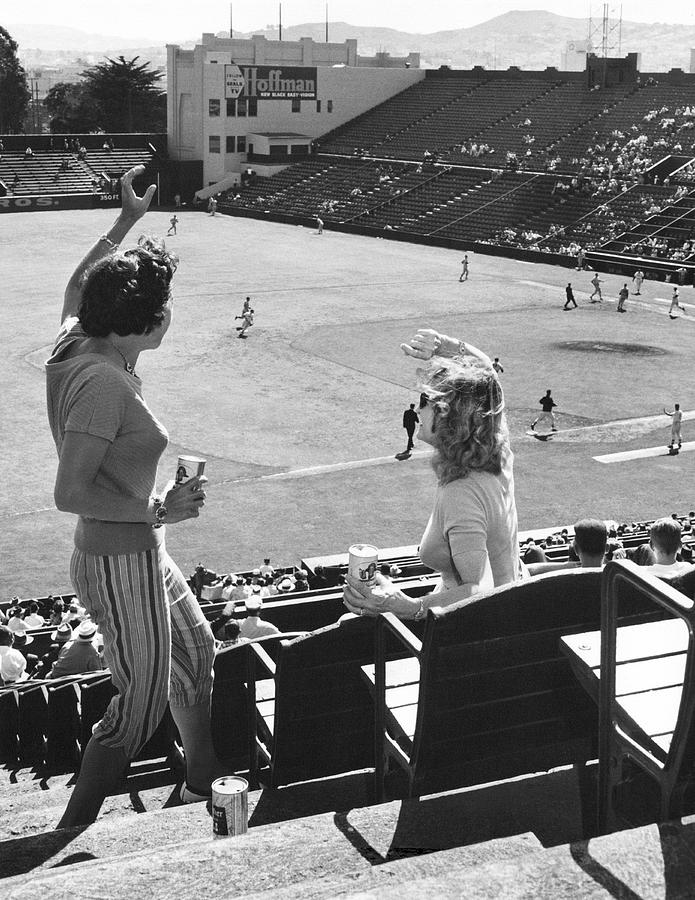 SF Giants Fans Cheer Photograph by Underwood Archives