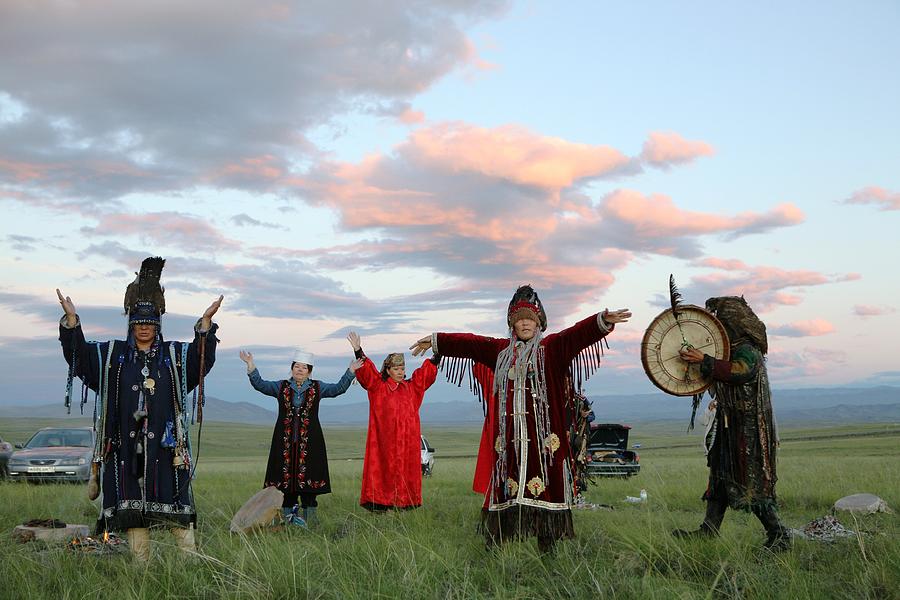 Shamans performing a ritual Photograph by Science Photo Library