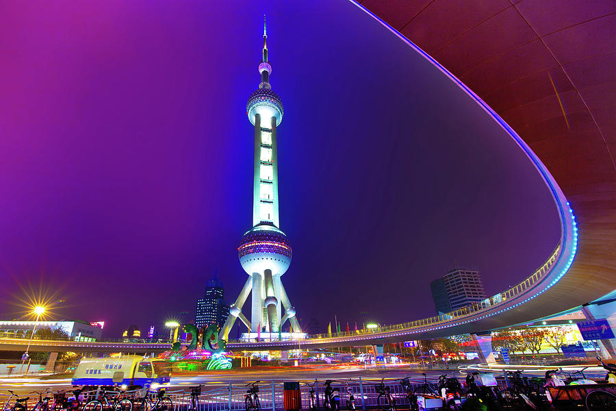 Shanghai Oriental Pearl Tower by Seng Chye Teo