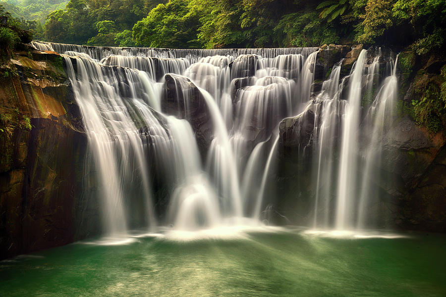 Shifen Waterfall, Taiwan by By Toonman