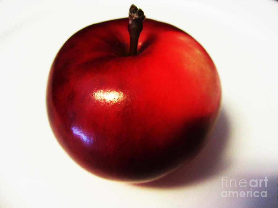 Stige Remission kunstner Shiny Red Apple Photograph by Martin Howard - Fine Art America