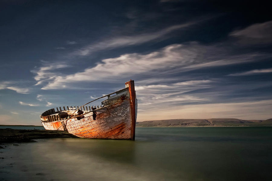 Landscape Photograph - Shipwreck by ??orsteinn H. Ingibergsson