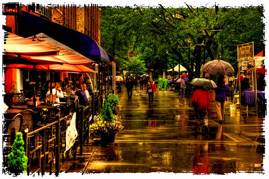 Shopping in the Rain - Market Square Knoxville Tennessee Photograph by David Patterson