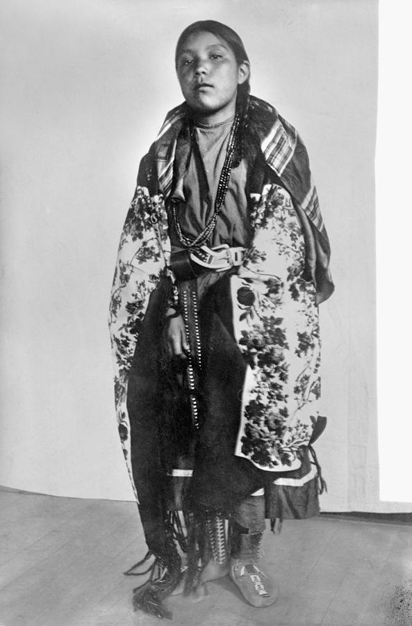 Shoshone Girl, C1910 Photograph by Granger - Pixels