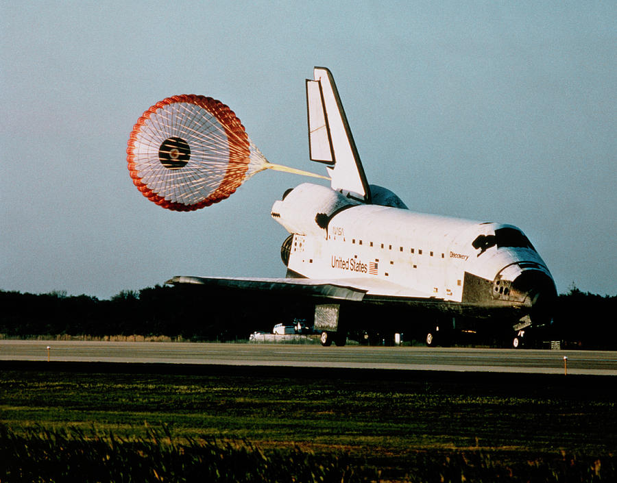 Shuttle Discovery At End Of Mission Sts-56 Photograph by Nasa/science Photo Library