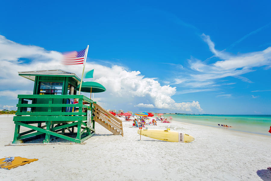 Siesta Key beach at Sarasota, Florida, USA Photograph by Pola Damonte via Getty Images