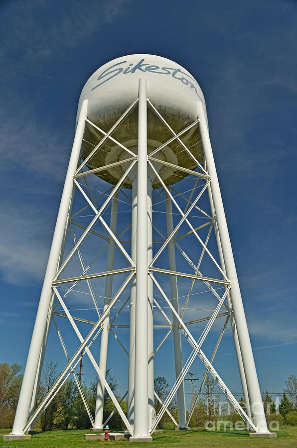 Sikeston Water tower I Photograph by Debbie Portwood