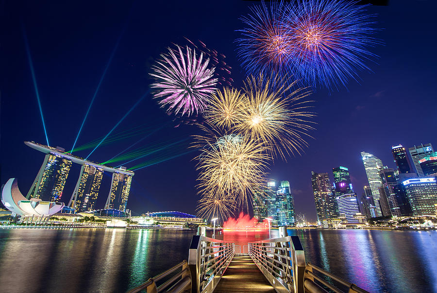 Singapore Fireworks Photograph by Wisnu Haryo Yudhanto - Fine Art America