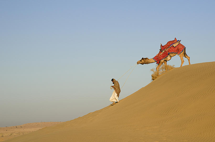 SKN 0949 Descending the Dune Photograph by Sunil Kapadia