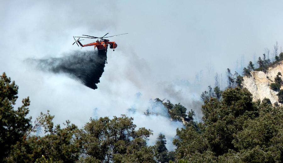 Skycrane Dropping Load of Fire Retardant Photograph by Jeff Lowe