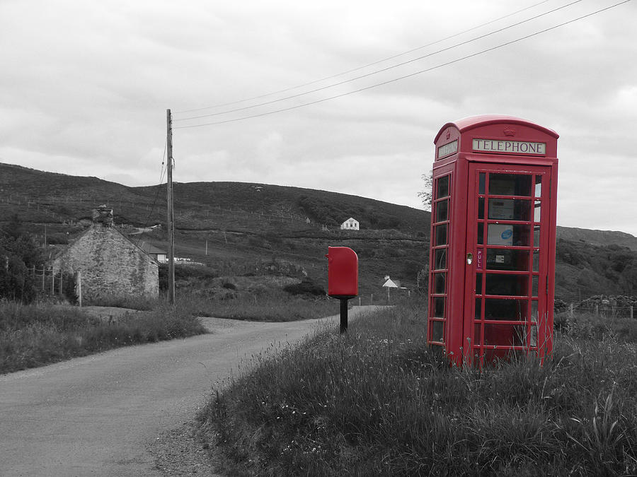 Black And White Photograph - Skye Phone box by Phil Tomlinson