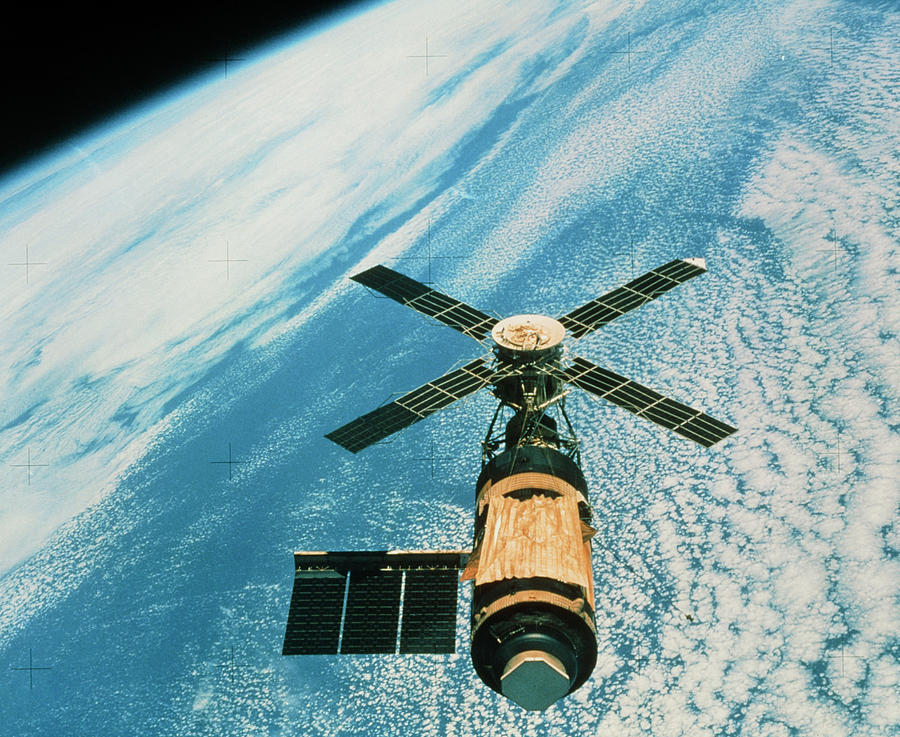 Skylab Space Station Seen From Skylab-4 Module Photograph by Nasa/science Photo Library