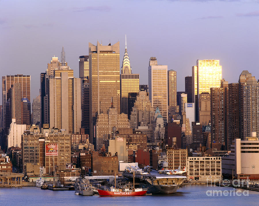 New York City Photograph - Skyline View Of Manhattan by Rafael Macia