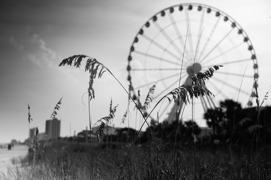 Black And White Photograph - SkyWheel view by Ivo Kerssemakers