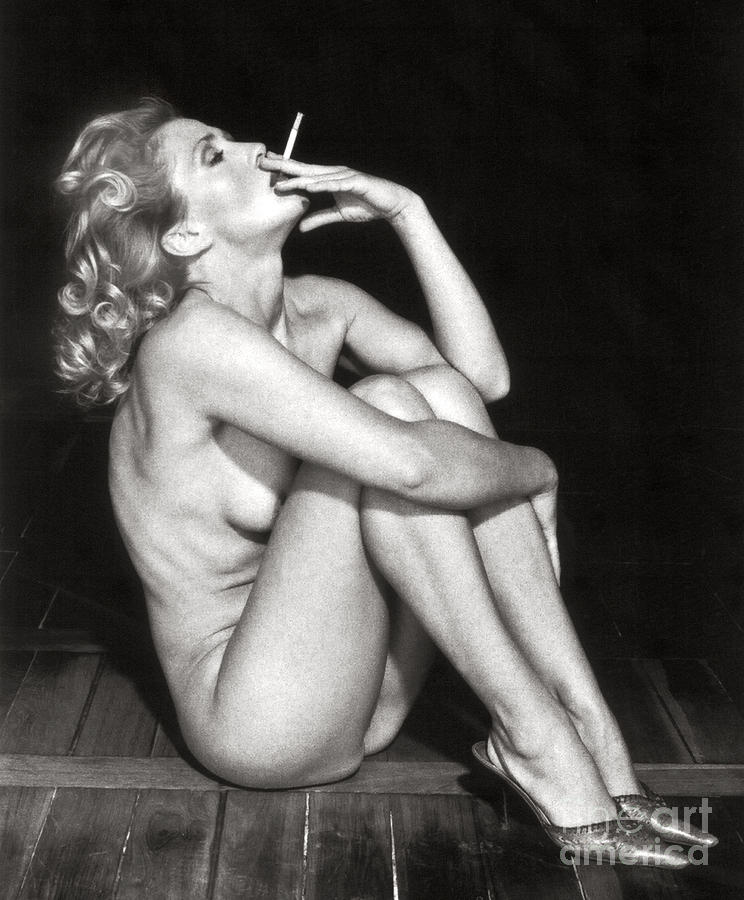 Smoking Nude Photograph - Smoking Nude by Silva Wischeropp.