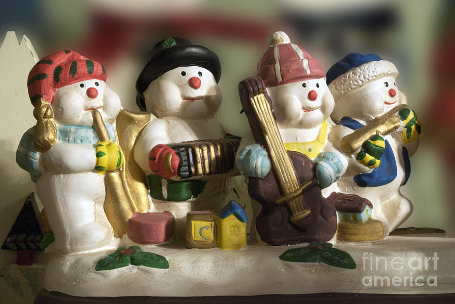 Carrot Photograph - Snowmen Band by Thomas Woolworth