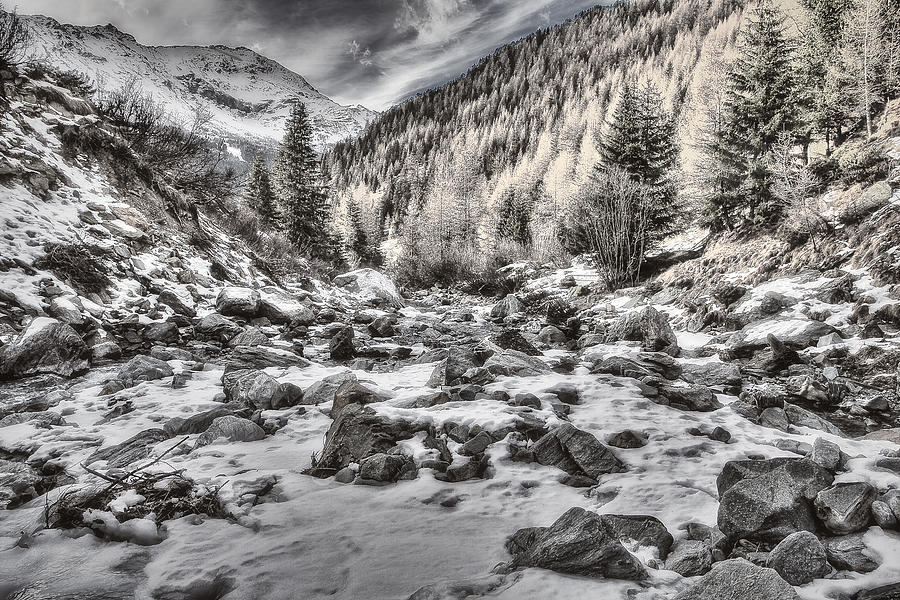 Snowy mountainscape Photograph by Roberto Pagani
