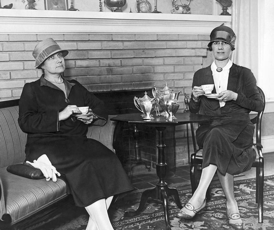 Society Women Having Tea Photograph by Underwood Archives