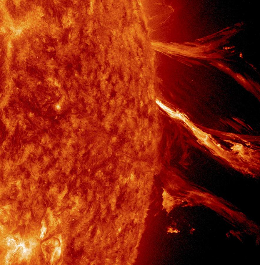 Solar flare, SDO ultraviolet image Photograph by Science Photo Library ...