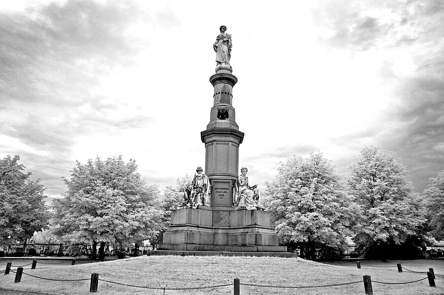 Soldiers Monument - Gettysburg - IRBW Photograph by Paul W Faust -  Impressions of Light