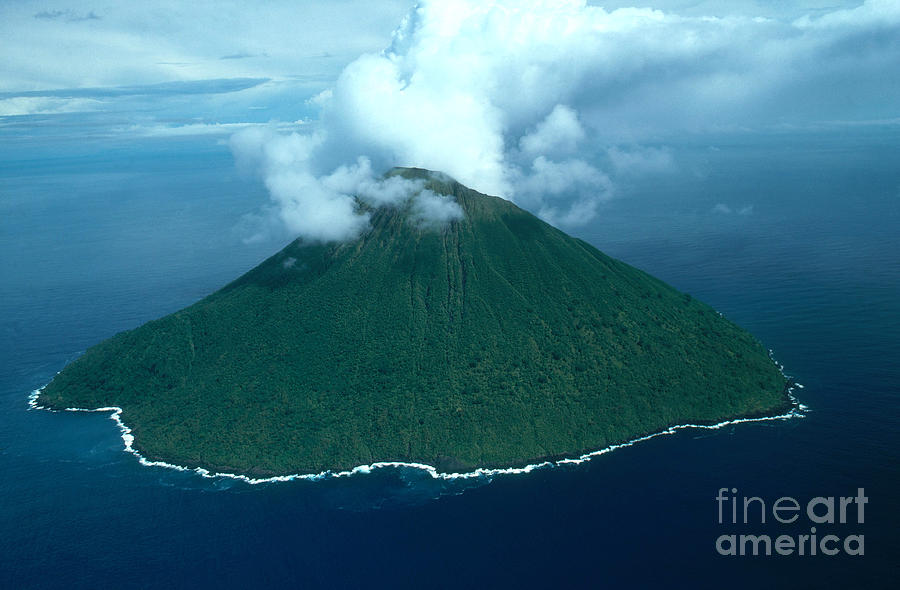 Solomon Islands, Tinakula Volcano Photograph by Douglas Faulkner