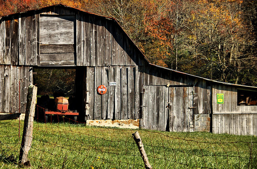 Solomon Jones Road Barn Photograph by Thomas Taylor | Fine Art America