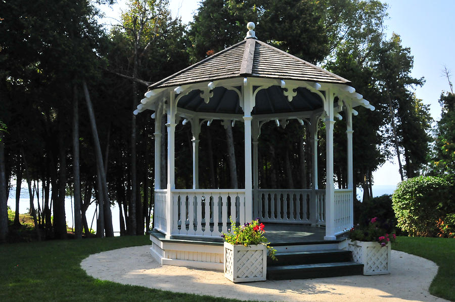 Somewhere In Time Gazebo On Mackinac Island Photograph by Brian Hoover